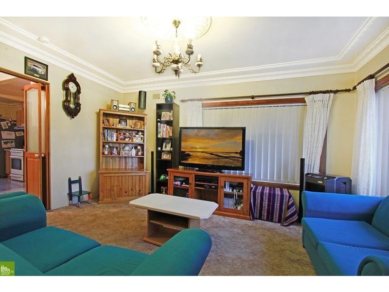 210 Gladstone Ave, Mount Saint Thomas NSW 2500