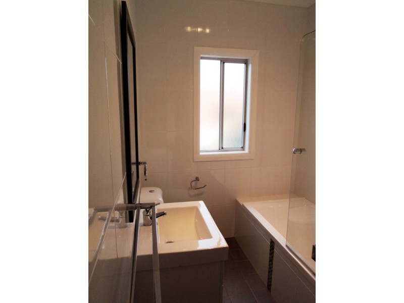 218 Gladstone Ave, Mount Saint Thomas NSW 2500
