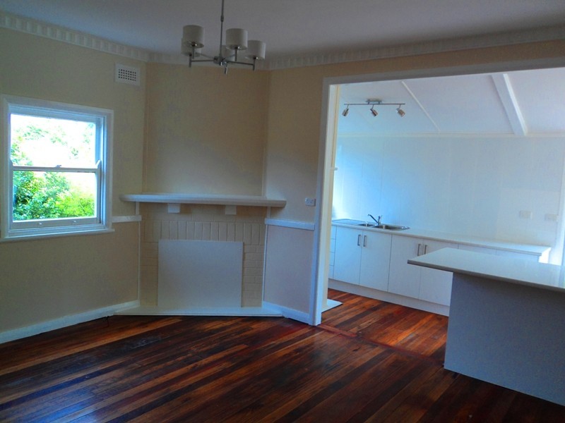 218 Gladstone Ave, Mount Saint Thomas NSW 2500