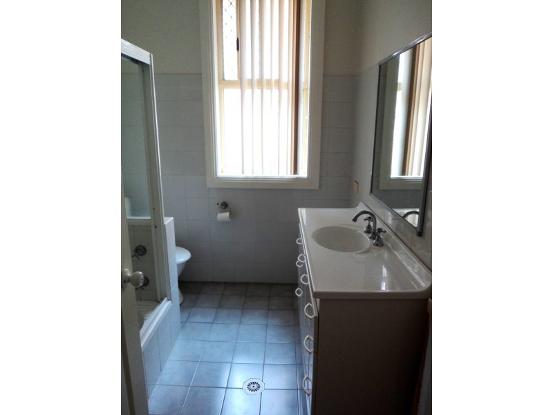 12 Walter St, Mangerton NSW 2500