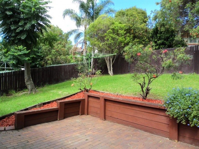 6 Gellatly Ave, Figtree NSW 2525