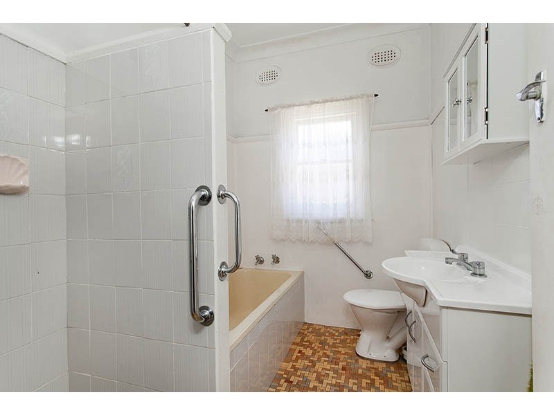 14 Alroy St, Bulli NSW 2516