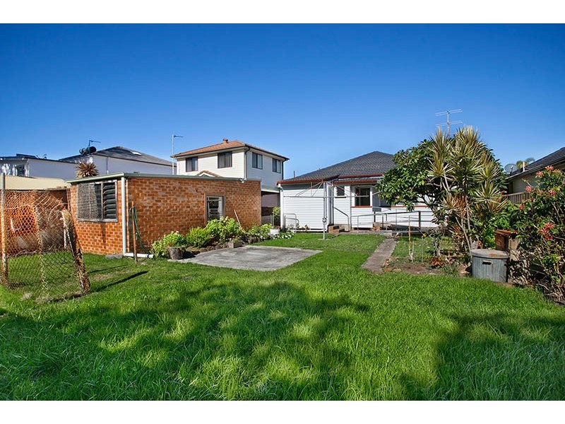 14 Alroy St, Bulli NSW 2516