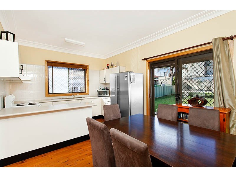 8 Jason Ave, Barrack Heights NSW 2528