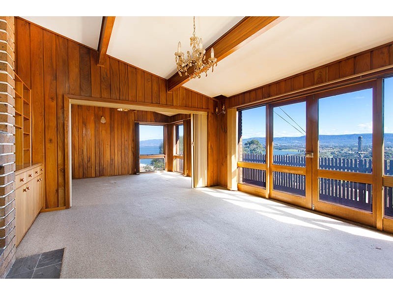 84 Hassan St, Lake Heights NSW 2502