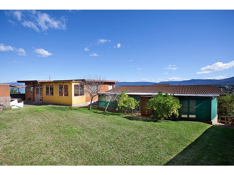 84 Hassan St, Lake Heights NSW 2502