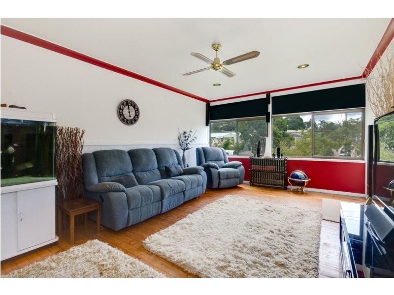 27 Thornbury Ave, Unanderra NSW 2526