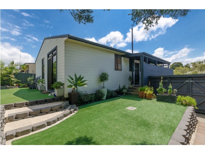 27 Thornbury Ave, Unanderra NSW 2526