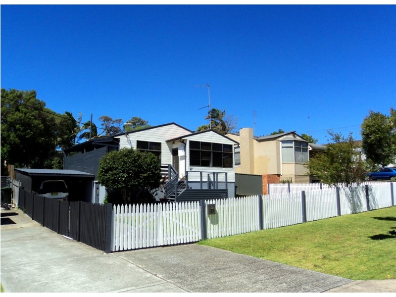 27 Thornbury Ave, Unanderra NSW 2526