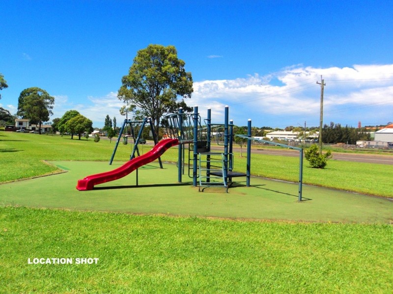 27 Thornbury Ave, Unanderra NSW 2526