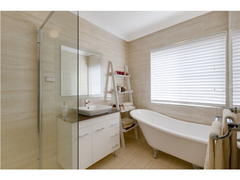 57 Hopewood Cres, Fairy Meadow NSW 2519