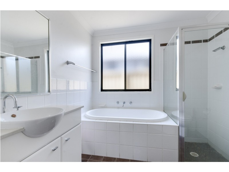 122 Daintree Drive, Albion Park NSW 2527