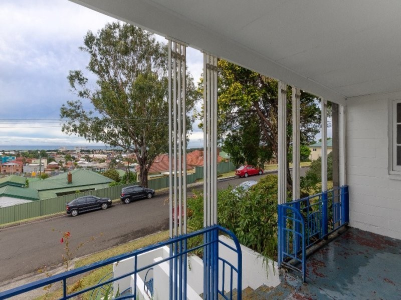 2A Strathearn Avenue, Wollongong NSW 2500