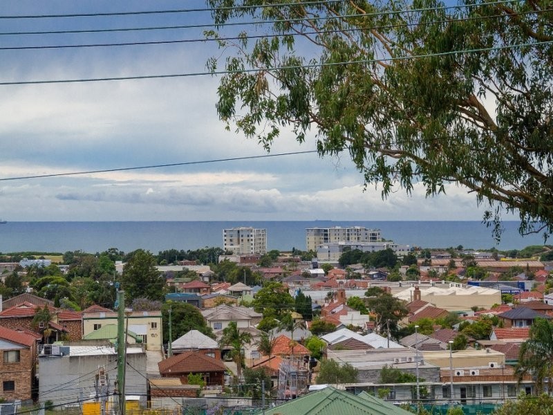 2A Strathearn Avenue, Wollongong NSW 2500