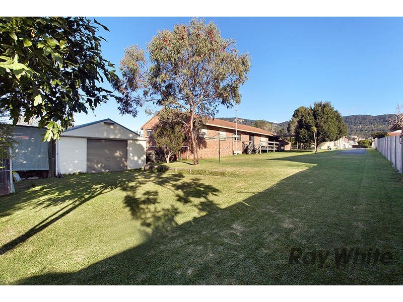 27 Russell Street, Balgownie NSW 2519