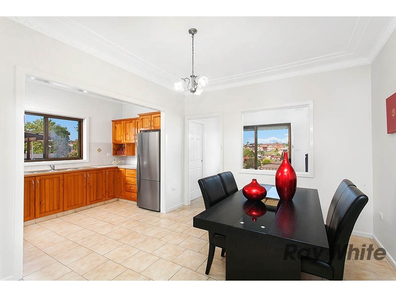 63 Weringa Avenue, Lake Heights NSW 2502