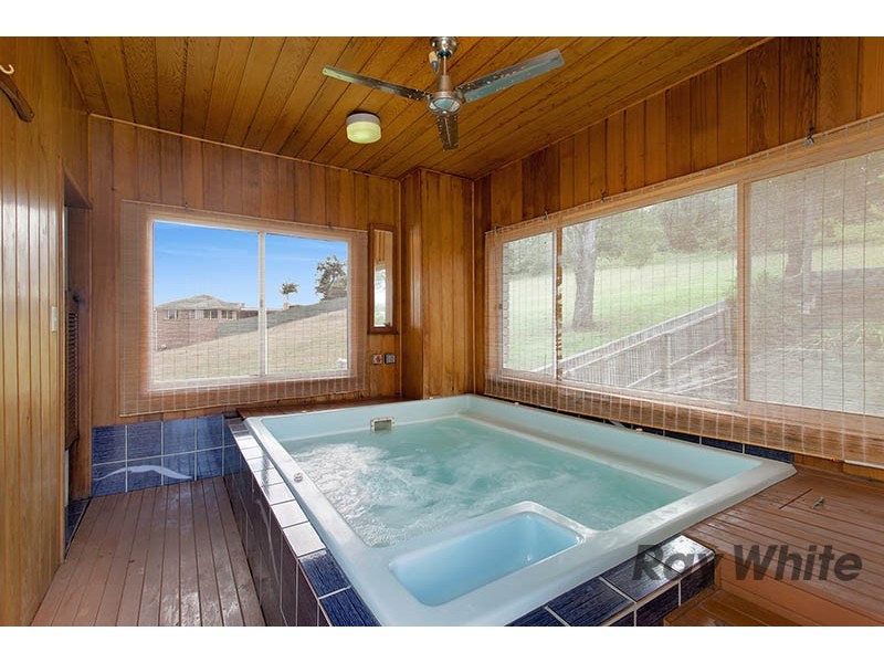 12 Matthews Drive, Mount Warrigal NSW 2528