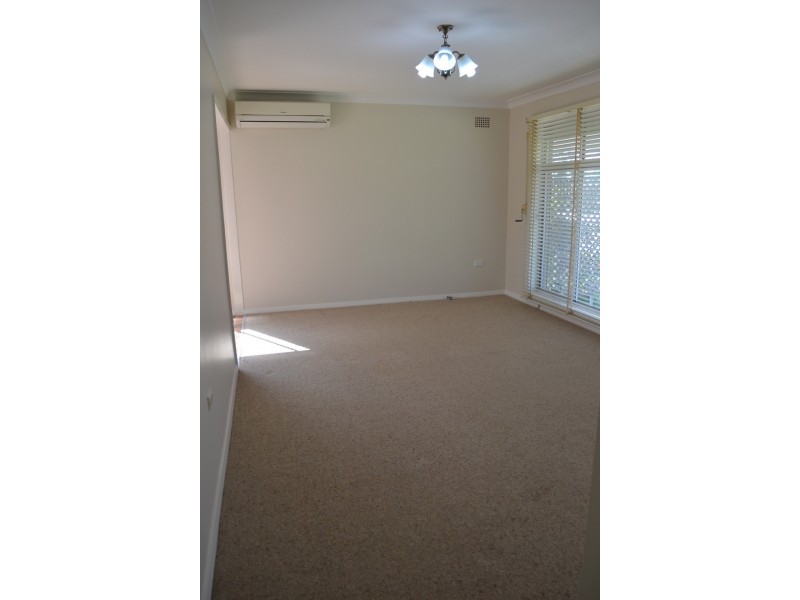 52 Cummins Street, Unanderra NSW 2526