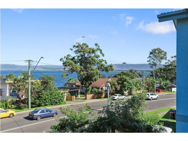312 Northcliffe Drive, Lake Heights NSW 2502