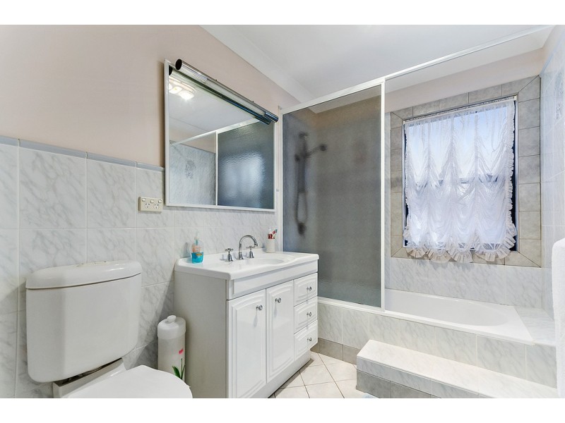 312 Northcliffe Drive, Lake Heights NSW 2502