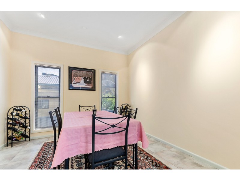 312 Northcliffe Drive, Lake Heights NSW 2502