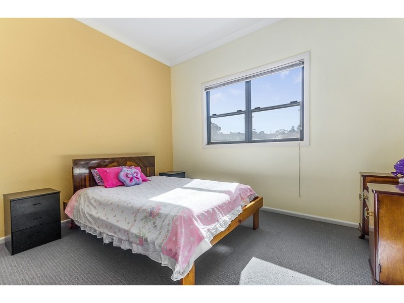 312 Northcliffe Drive, Lake Heights NSW 2502