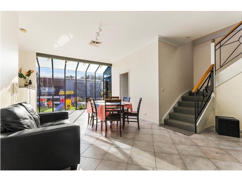312 Northcliffe Drive, Lake Heights NSW 2502