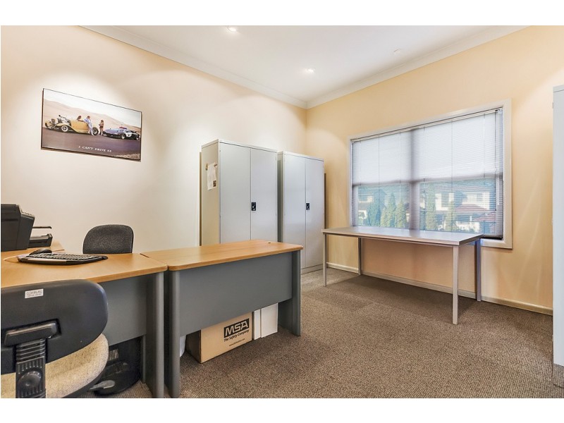 312 Northcliffe Drive, Lake Heights NSW 2502
