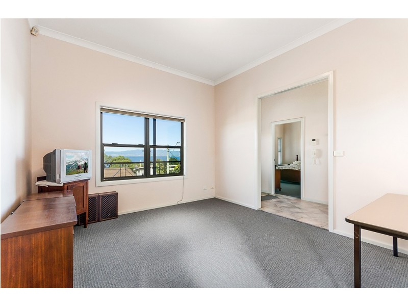 312 Northcliffe Drive, Lake Heights NSW 2502
