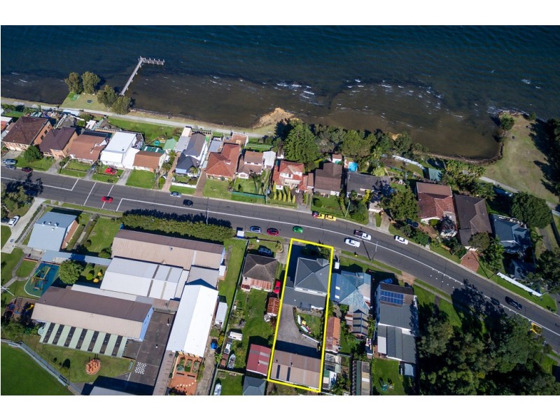 312 Northcliffe Drive, Lake Heights NSW 2502