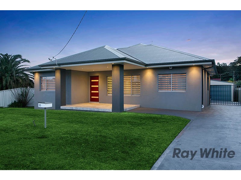30 London Drive, West Wollongong NSW 2500