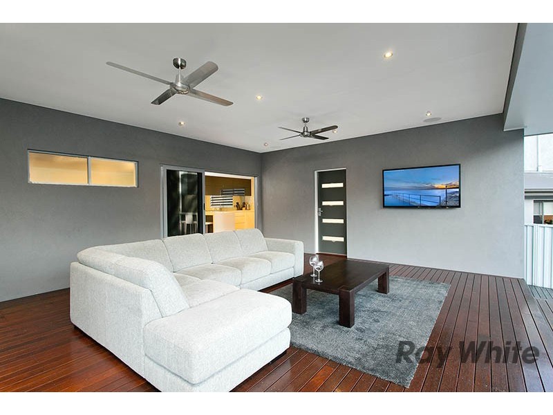 30 London Drive, West Wollongong NSW 2500