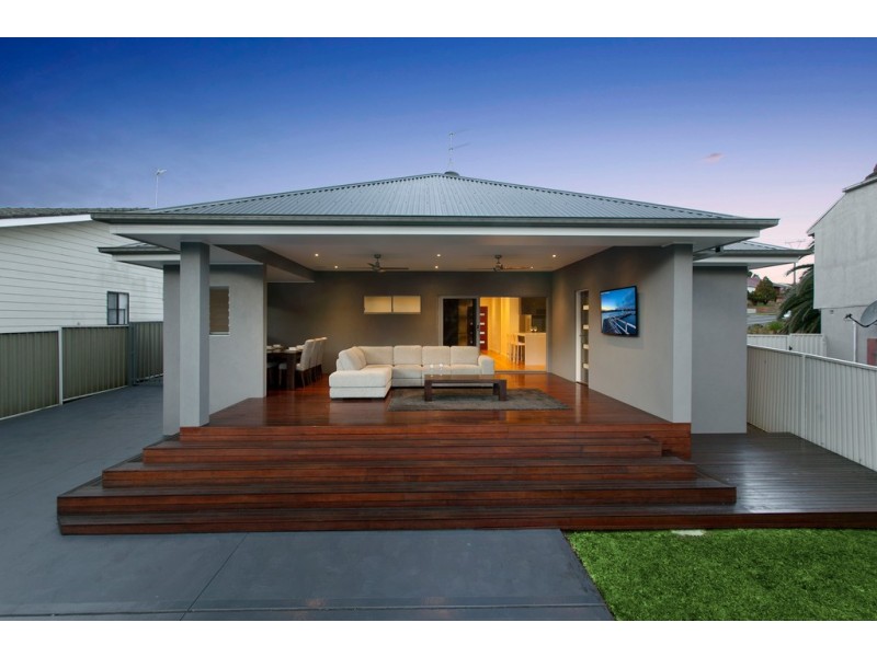 30 London Drive, West Wollongong NSW 2500