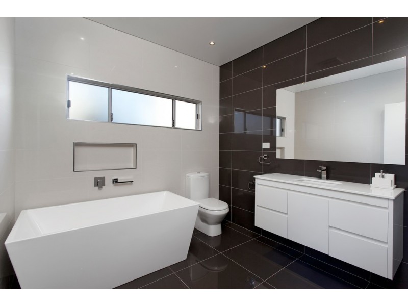 30 London Drive, West Wollongong NSW 2500