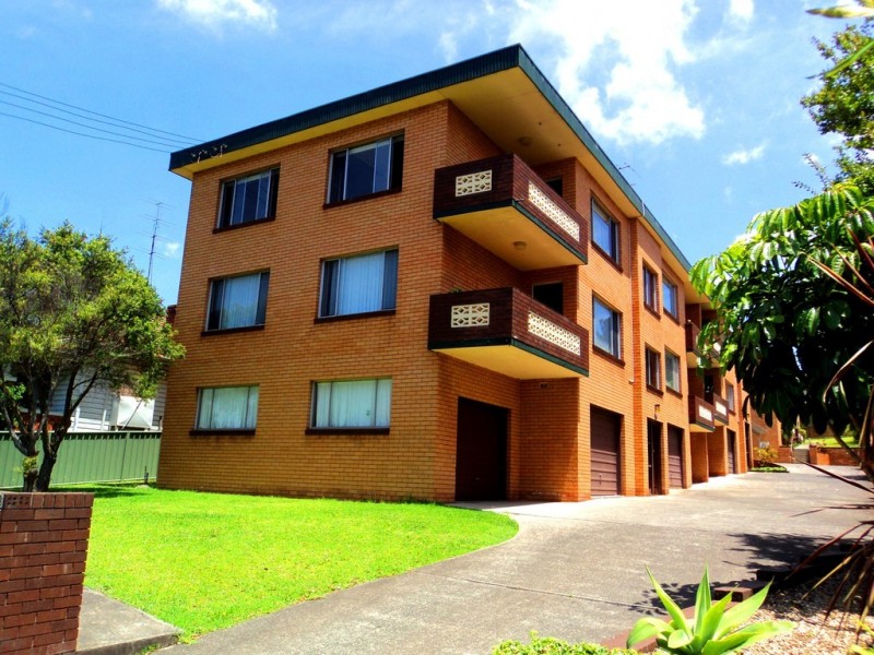 4/10 Myrtle St, Coniston NSW 2500