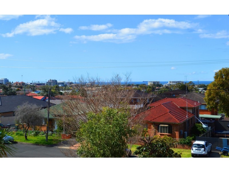 4/10 Myrtle St, Coniston NSW 2500