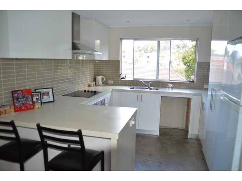 4/10 Myrtle St, Coniston NSW 2500