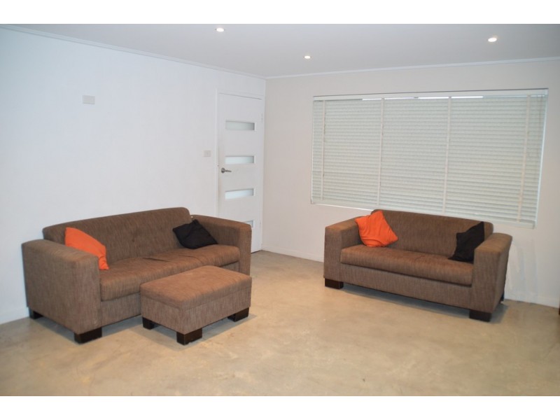4/10 Myrtle St, Coniston NSW 2500