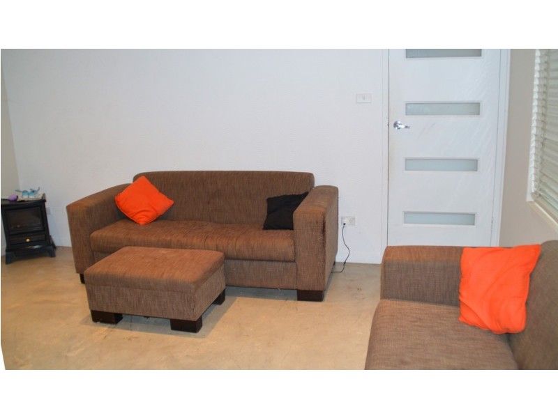 4/10 Myrtle St, Coniston NSW 2500