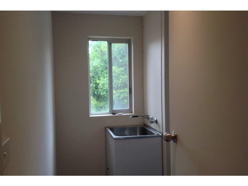 4/10 Myrtle St, Coniston NSW 2500