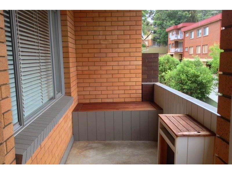 4/10 Myrtle St, Coniston NSW 2500
