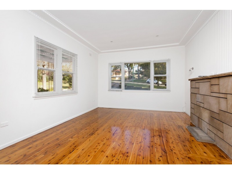 42 Norman Street, Mangerton NSW 2500