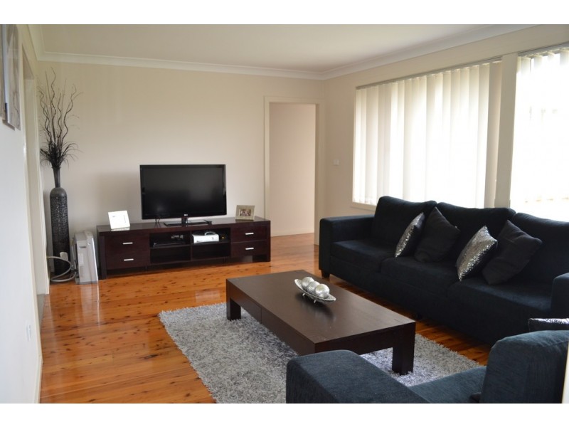 84 Beatus Street, Unanderra NSW 2526