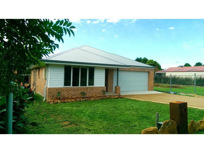 50 May St, Robertson NSW 2577