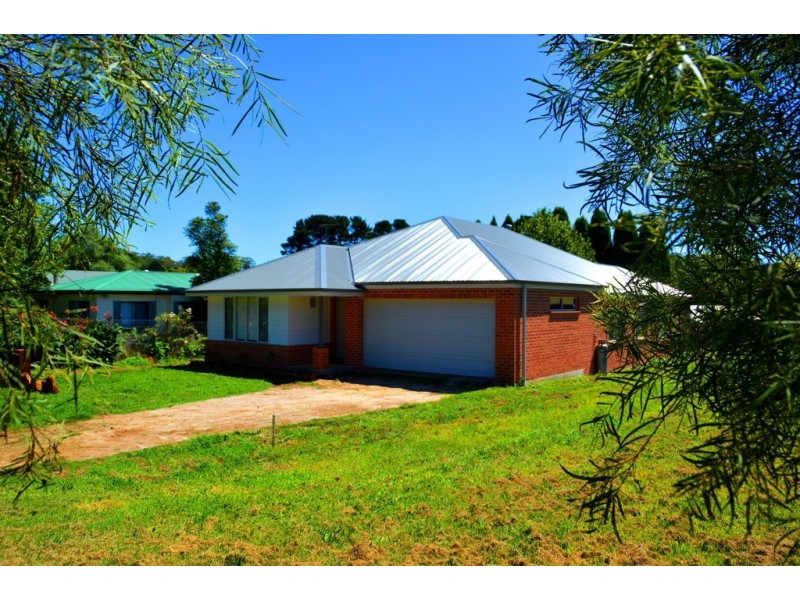 50 May St, Robertson NSW 2577