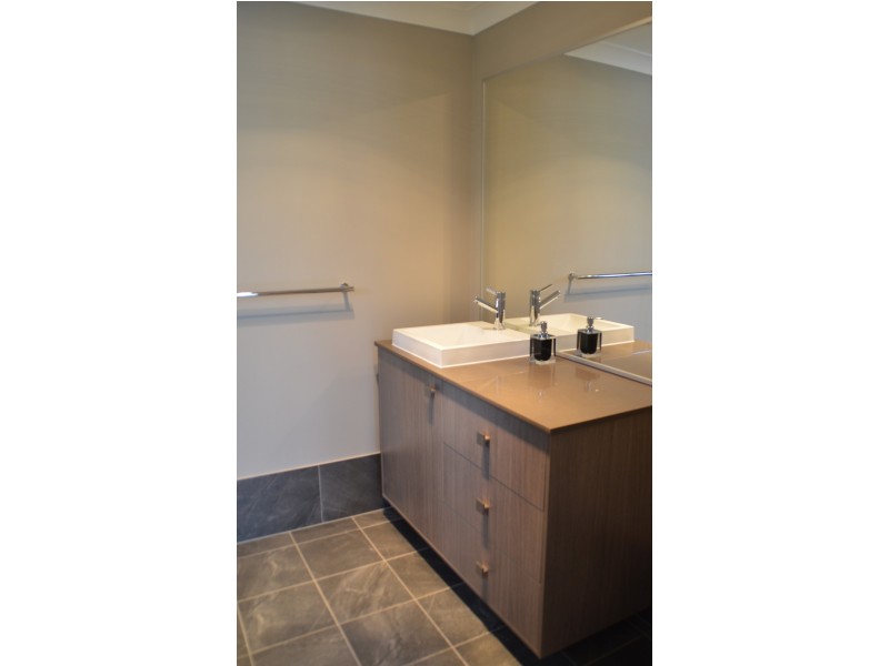 50 May St, Robertson NSW 2577