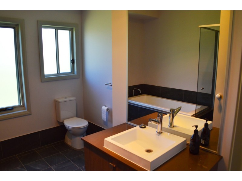 50 May St, Robertson NSW 2577