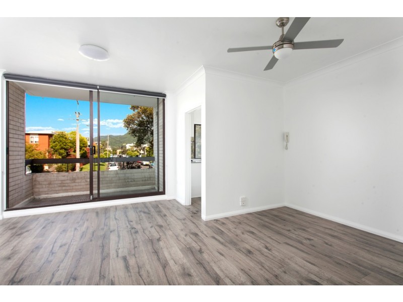 2/4 Pleasant Avenue, North Wollongong NSW 2500