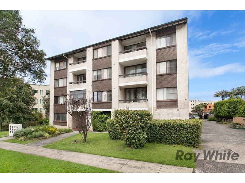2/4 Pleasant Avenue, North Wollongong NSW 2500