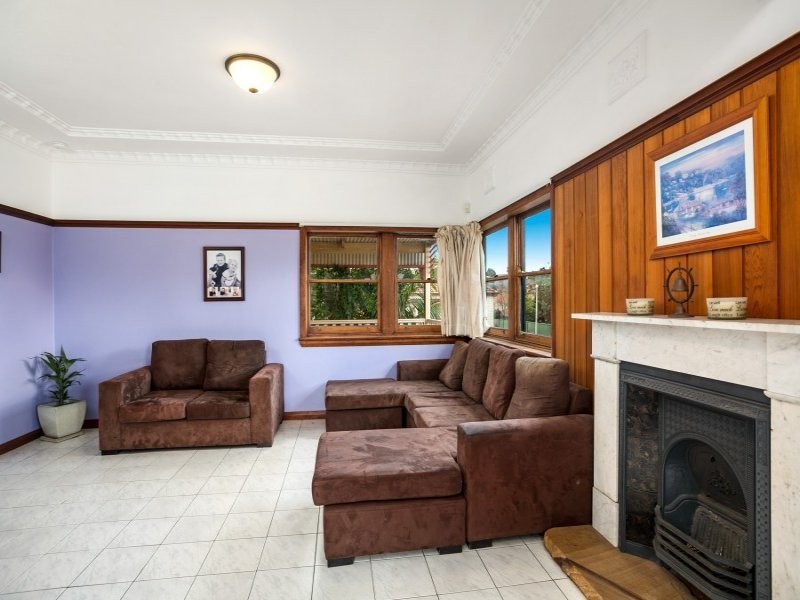 3 Henley Avenue, Wollongong NSW 2500